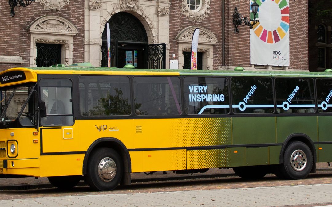 ToerMee-bus brengt Duurzame Ontwikkelingsdoelen naar Leeuwarden